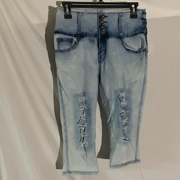 Short distressed blue jean Capris - Picture 1 of 6